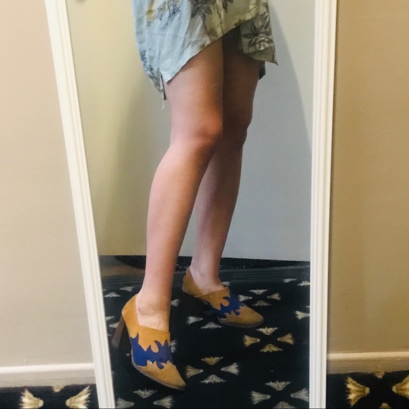 SOLD🔥🔥Vintage Real Leather Block Heels - Picture 4 of 7